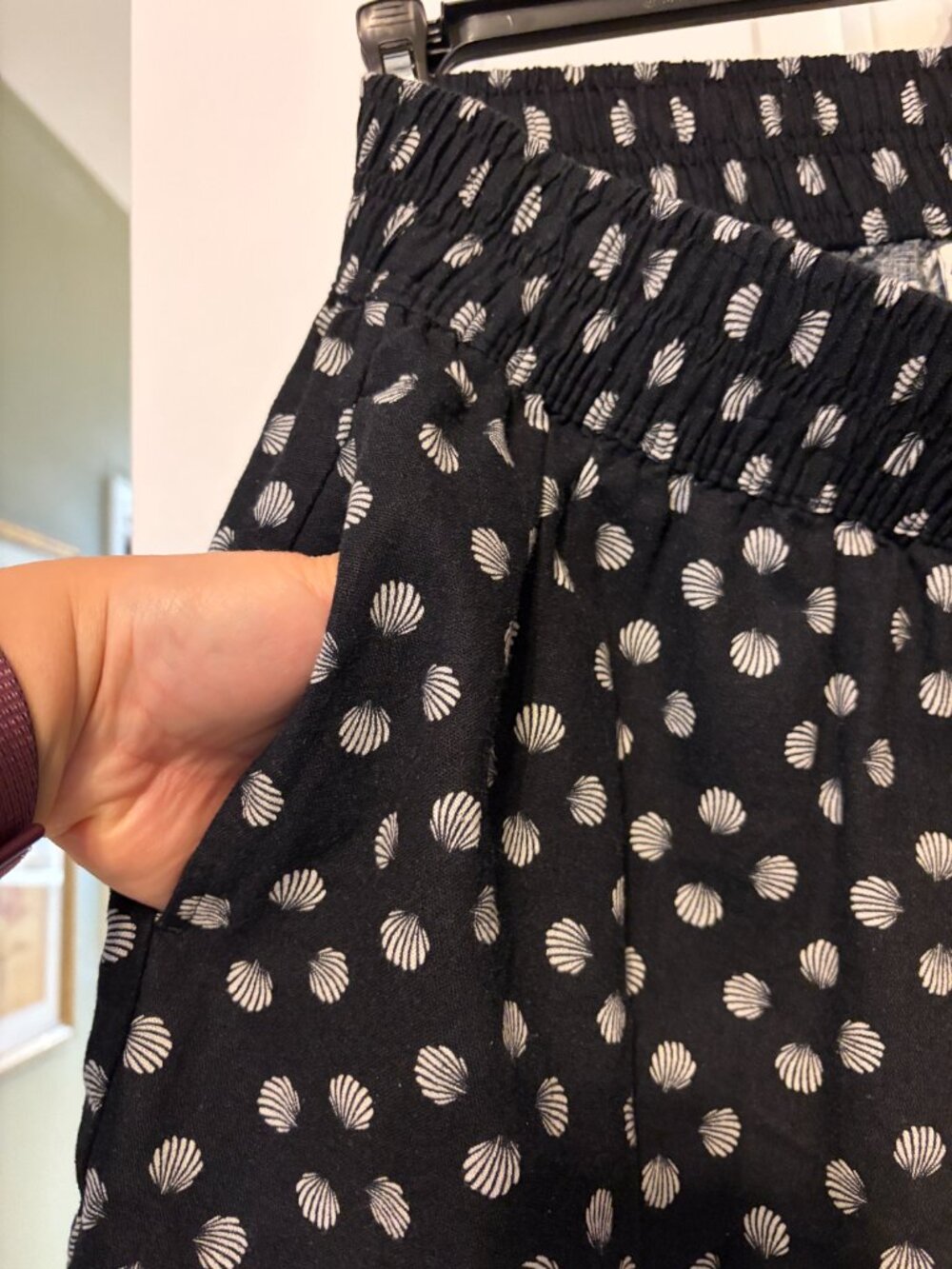 Ava & Viv 2X Linen Blend Swing Shorts Smocked Waist Black White Seashell Design - Picture 4 of 9
